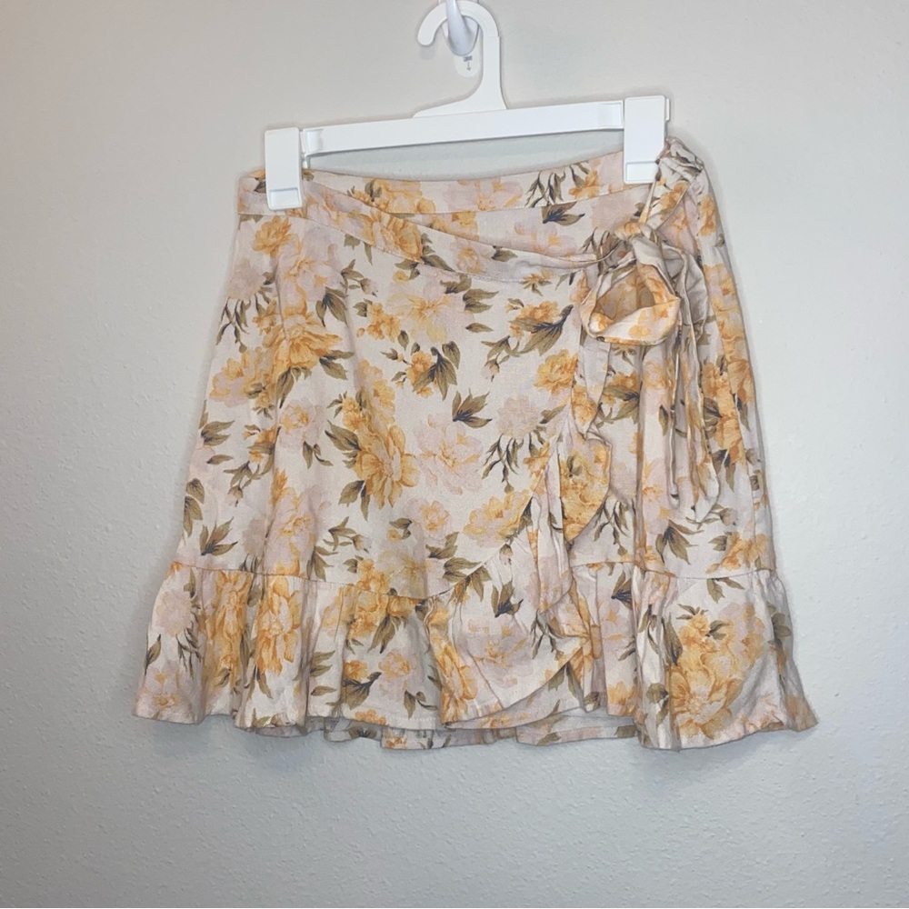 🛍4/$20 American Eagle Floral Mini Ruffle Skirt